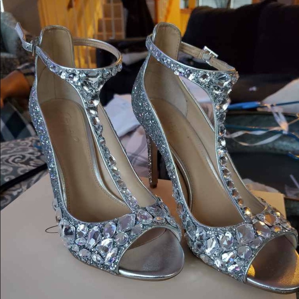 Jewel Badgley Mischka